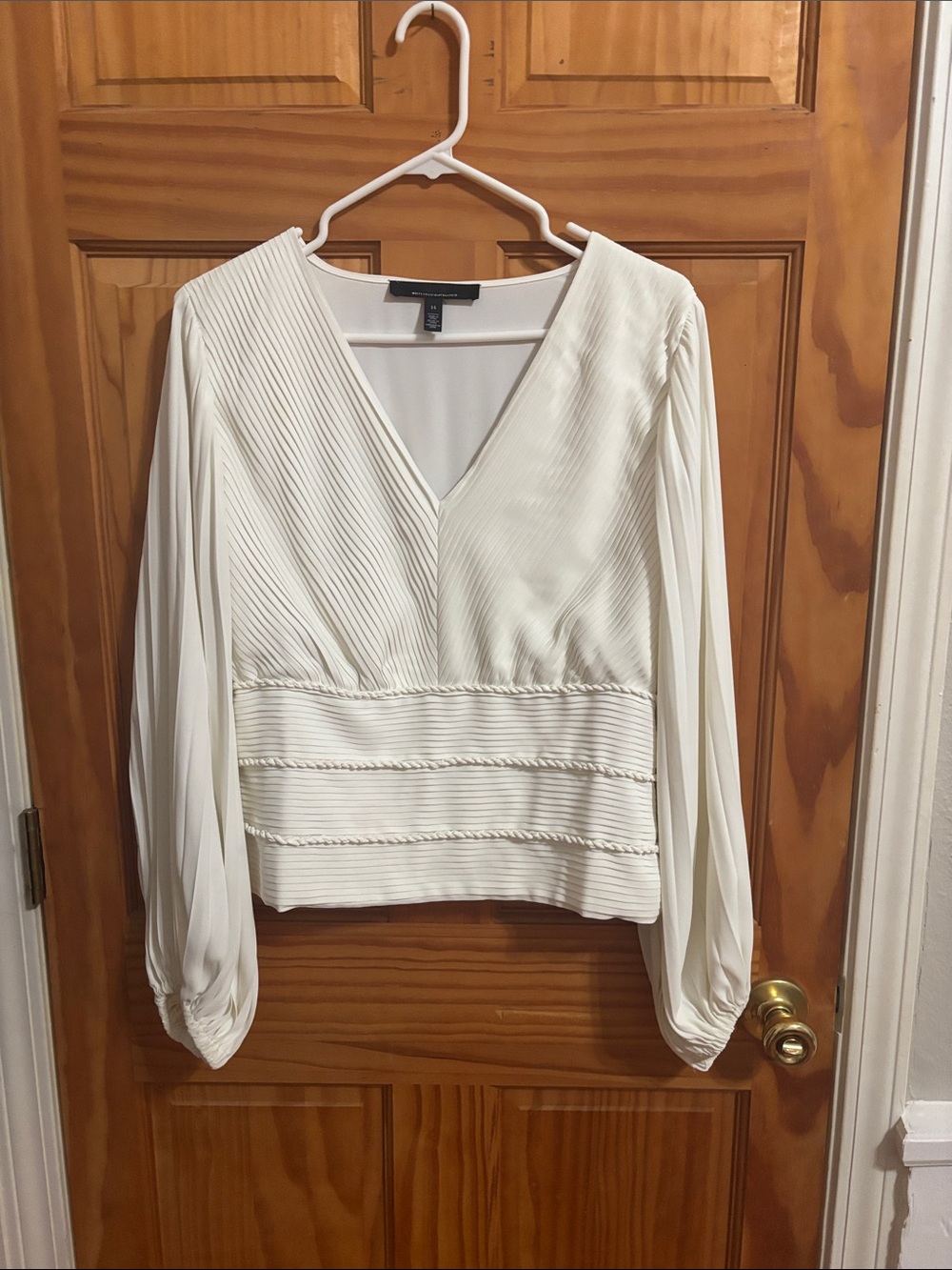 White House Black Market Cream Pleated V-Neck Long Sleeve Blouse